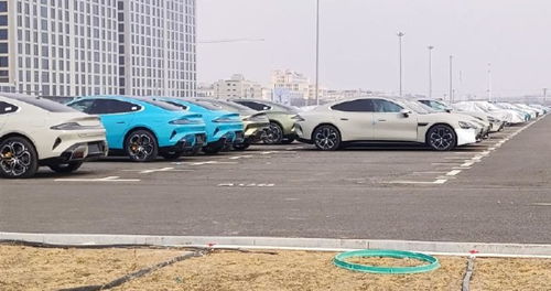 三年蜕变 小米汽车工厂卫星图揭秘，停车场SU7成海