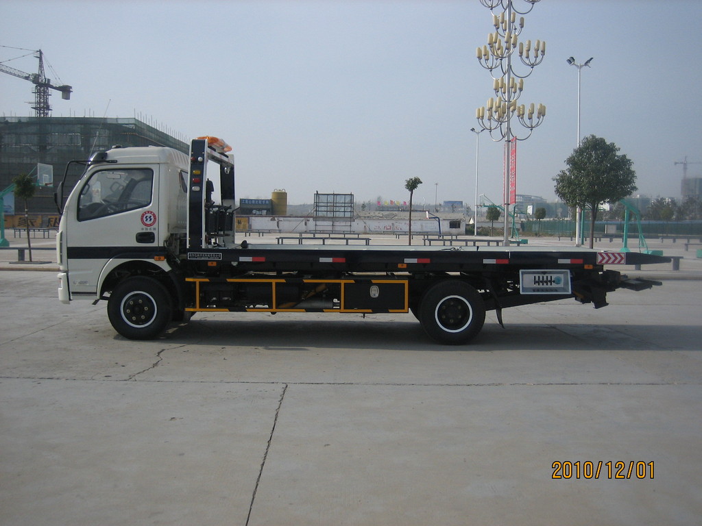 庆铃一拖二平板清障车 专业救援，高效作业的优选伙伴